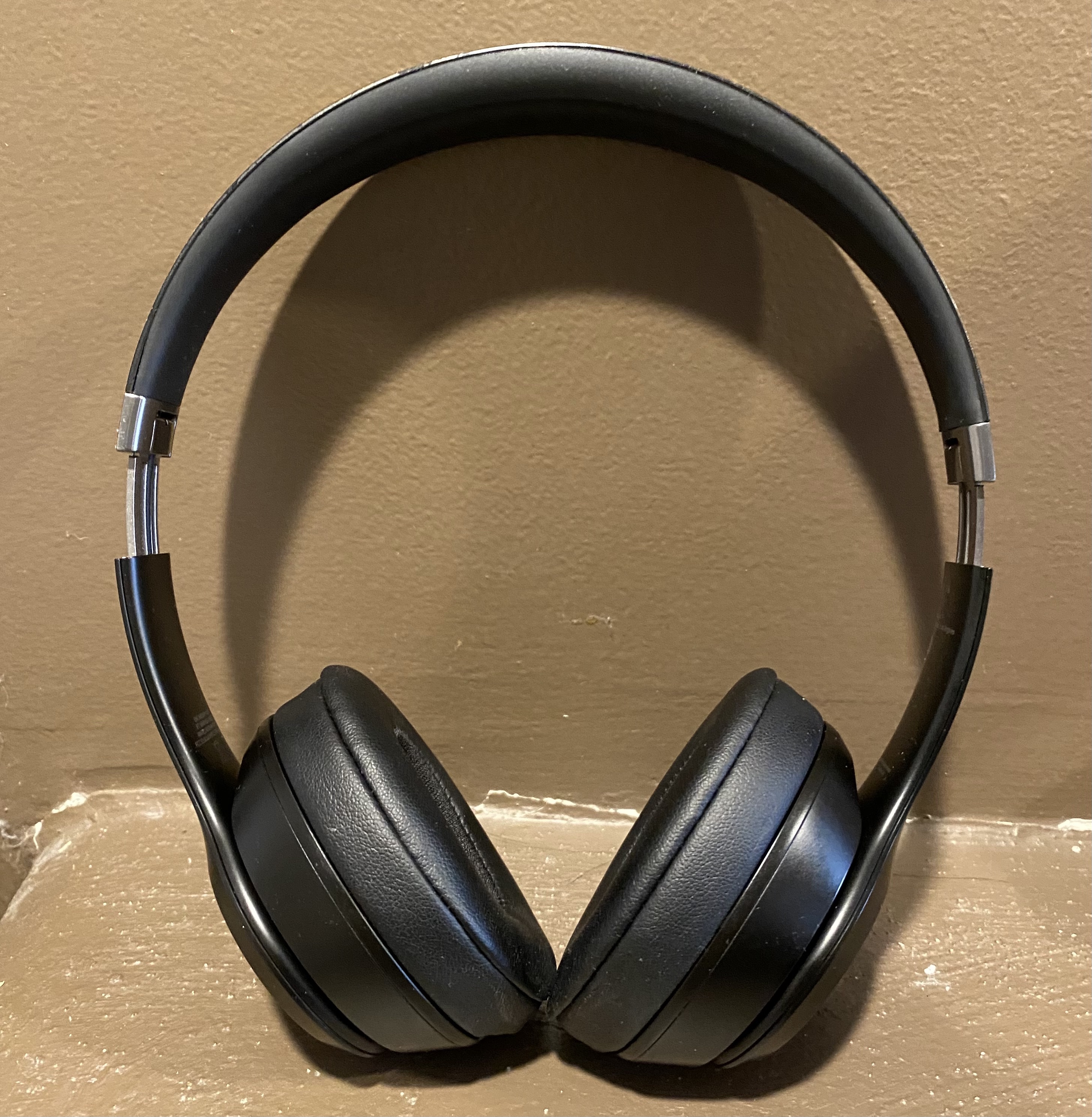 A photo of the headphone.